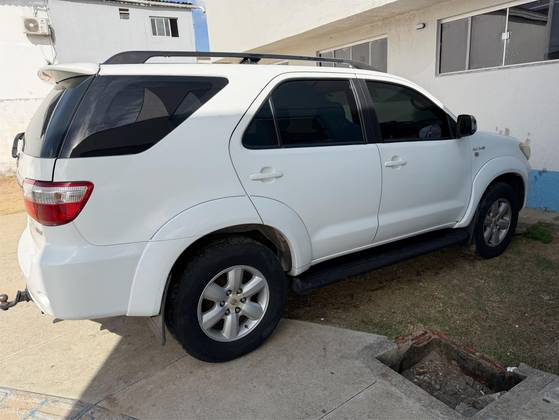 TOYOTA HILUX SW4 3.0 SRV 4X4 7 LUGARES 16V TURBO INTERCOOLER DIESEL 4P AUTOMÁTICO